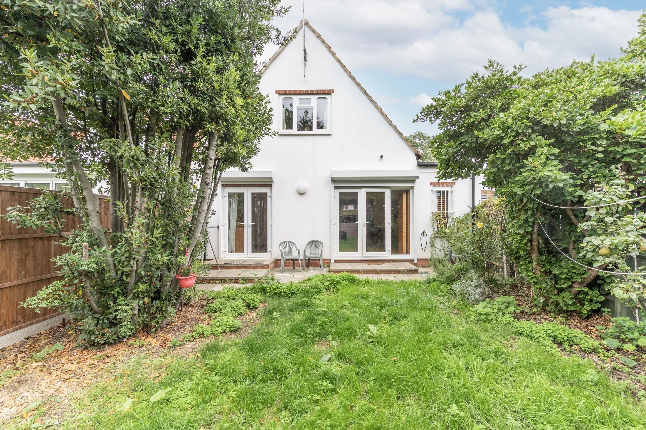 House Oakcroft Close in Greater London