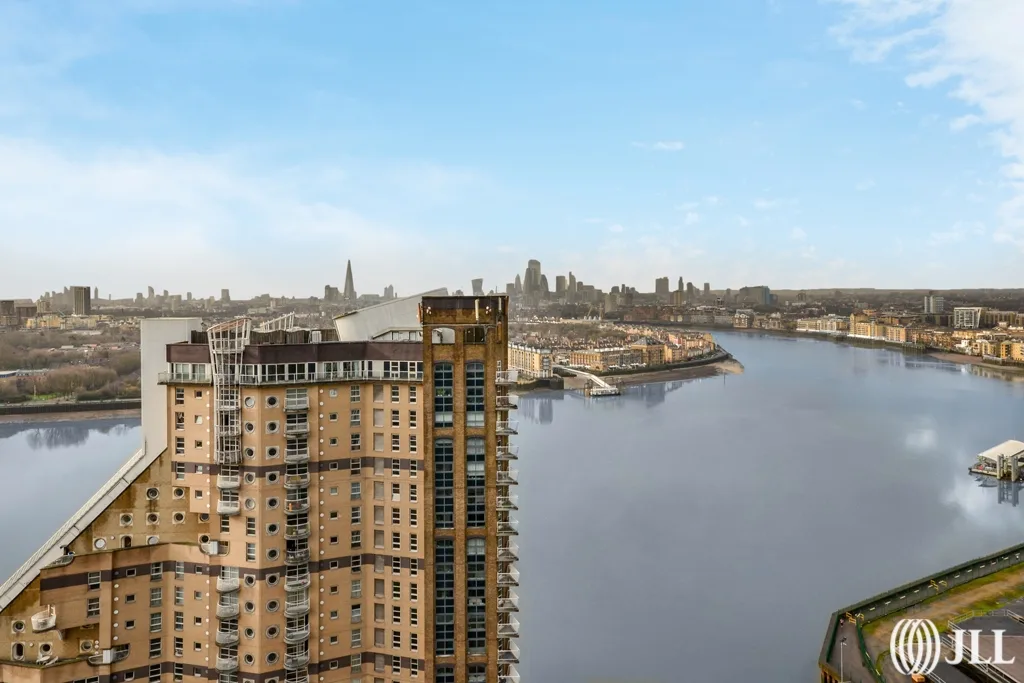 Flat Millharbour in Greater London