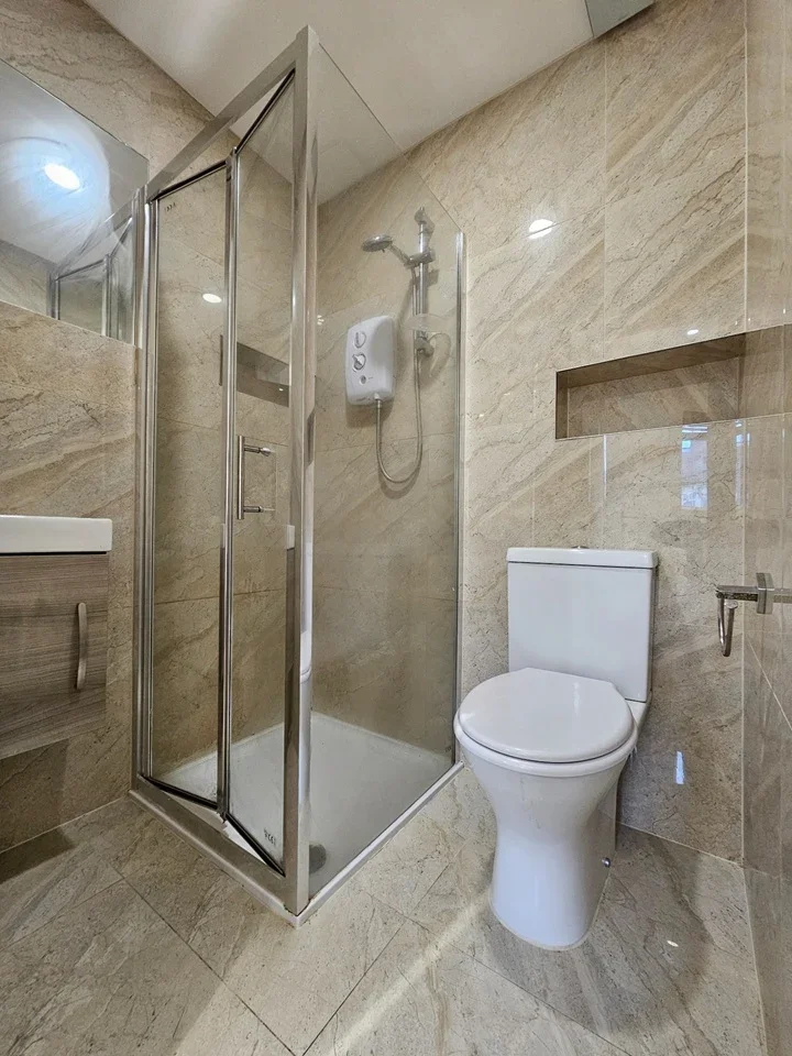 Flat Penderry Rise in Greater London