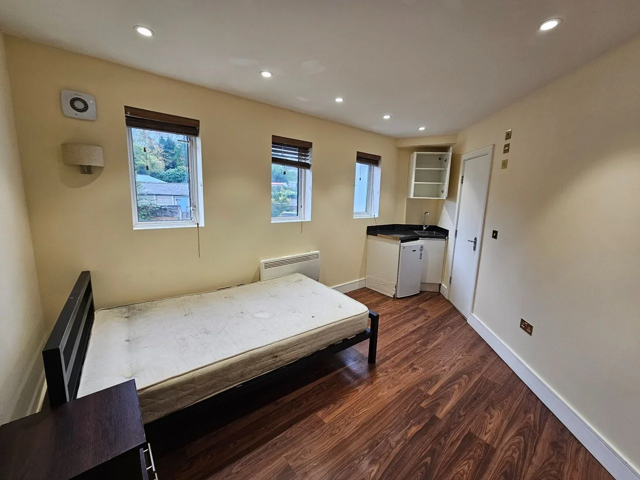 Flat Penderry Rise in Greater London