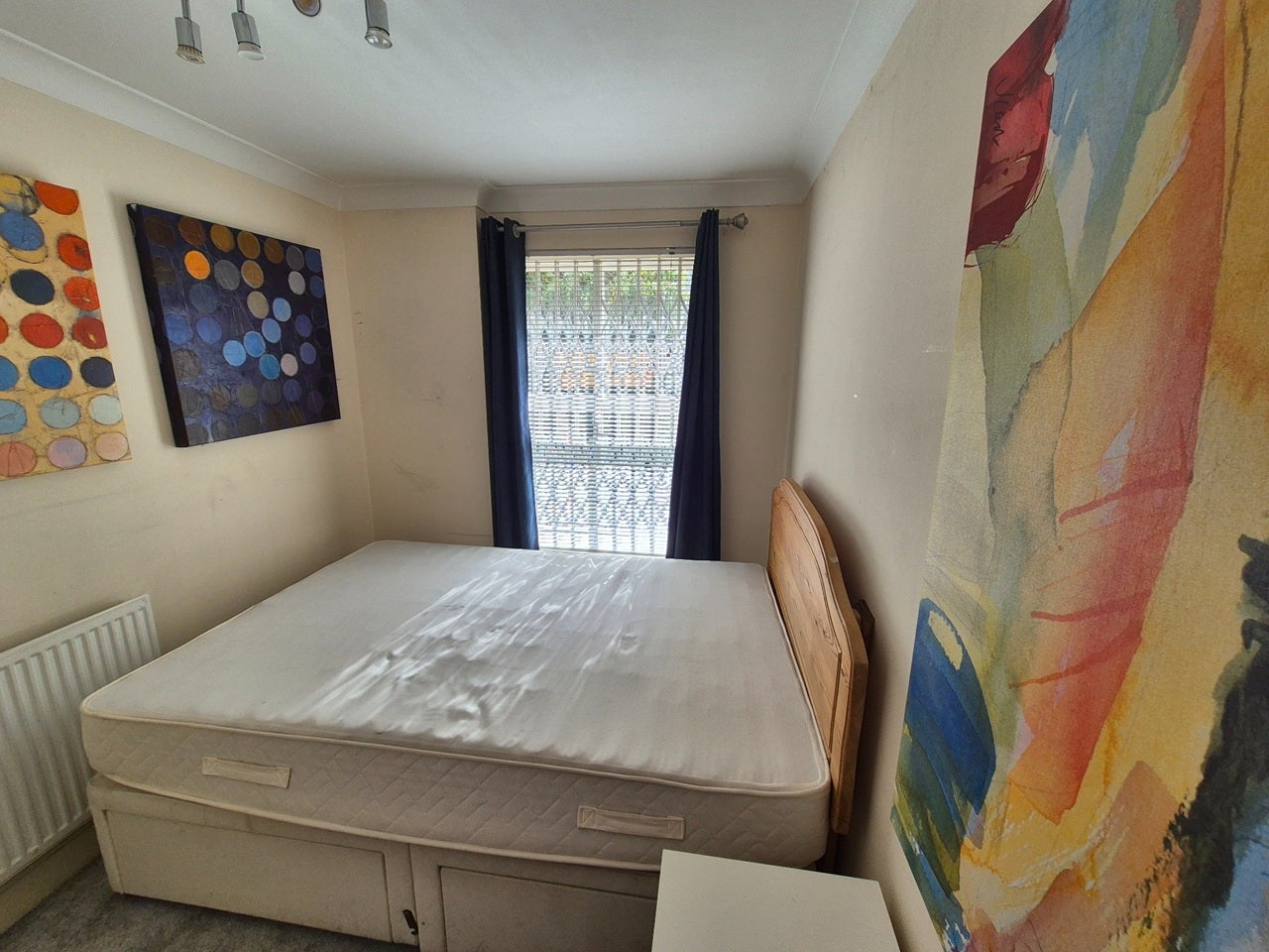 Flat Ensign Street in Greater London
