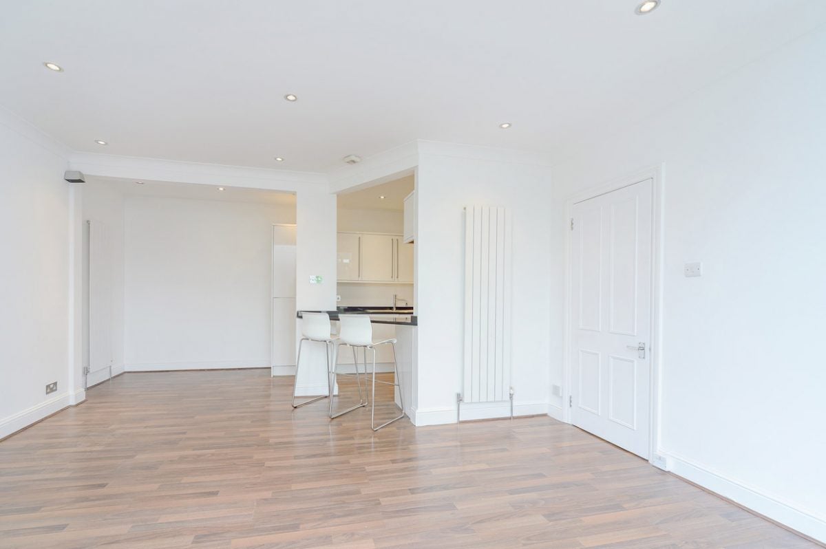 Flat Thurlow Road in Greater London