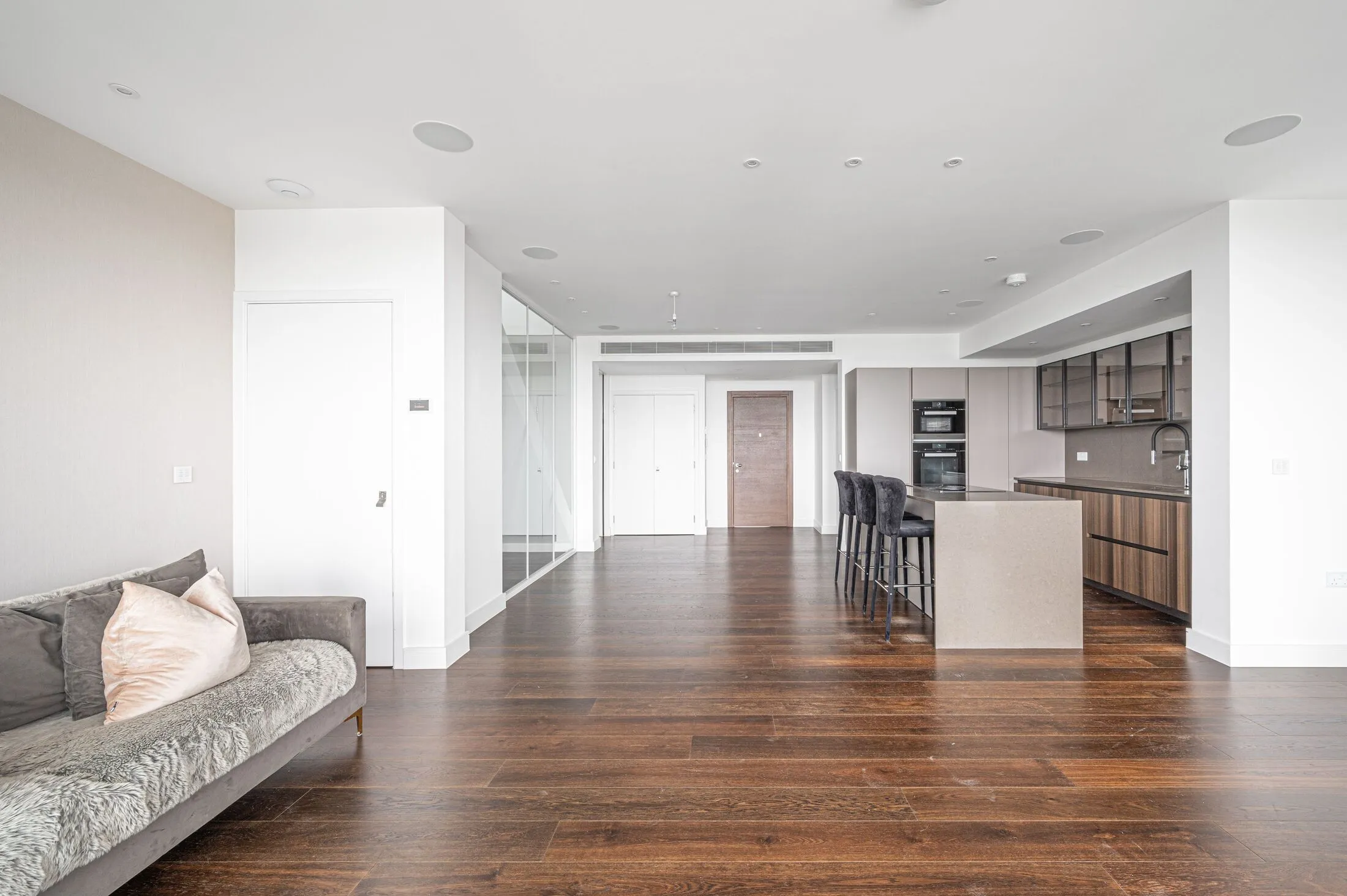 Flat Swiss Terrace in Greater London