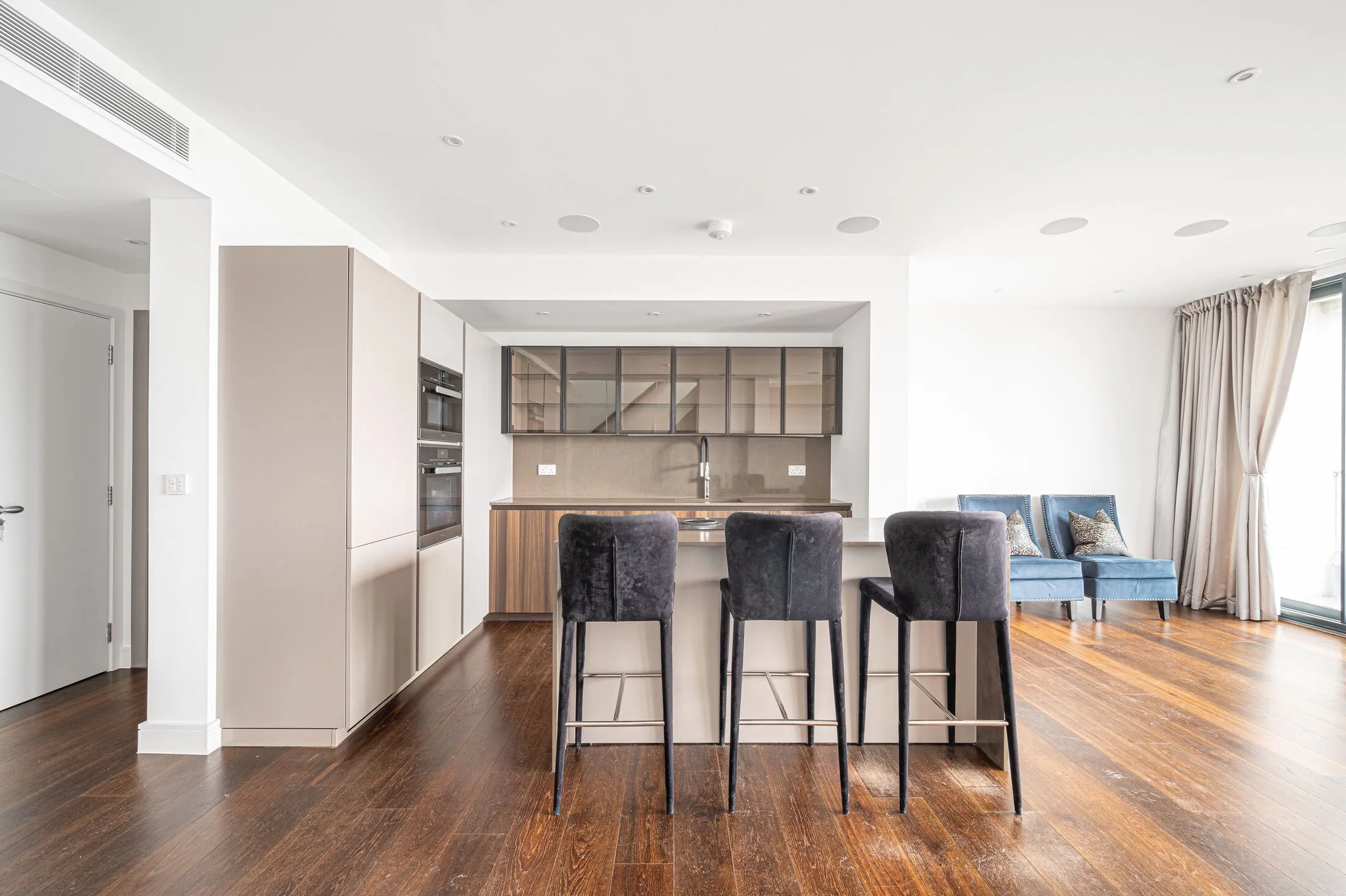 Flat Swiss Terrace in Greater London