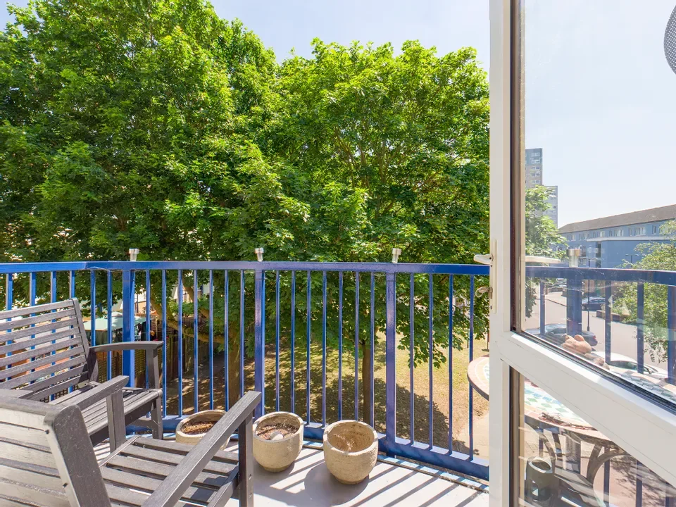 Flat Rolt Street in Greater London