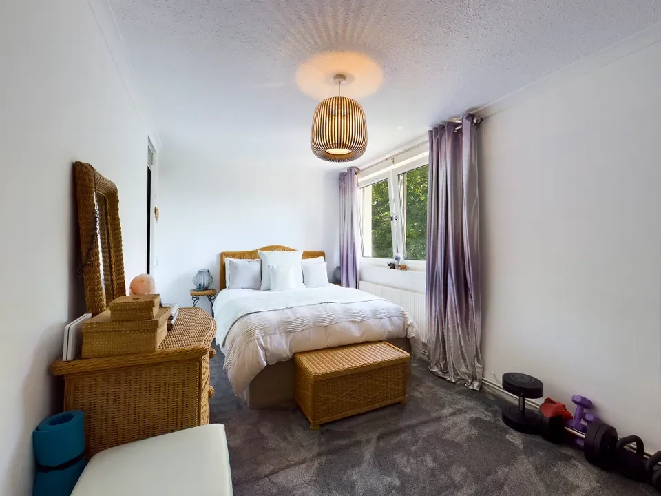 Flat Rolt Street in Greater London