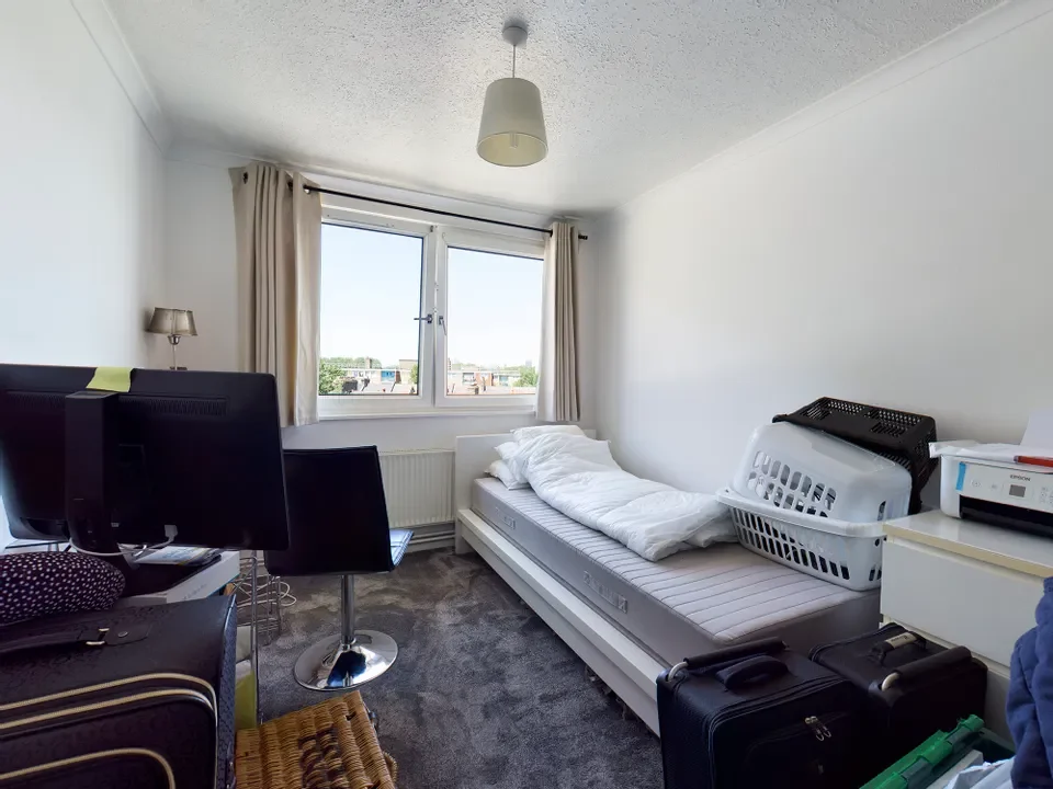 Flat Rolt Street in Greater London