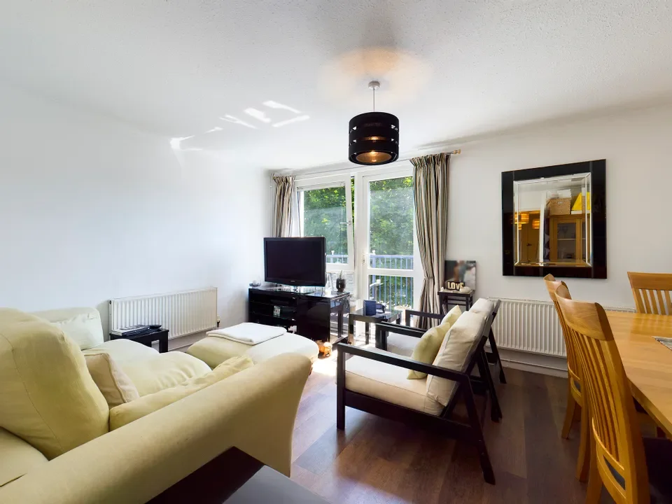Flat Rolt Street in Greater London