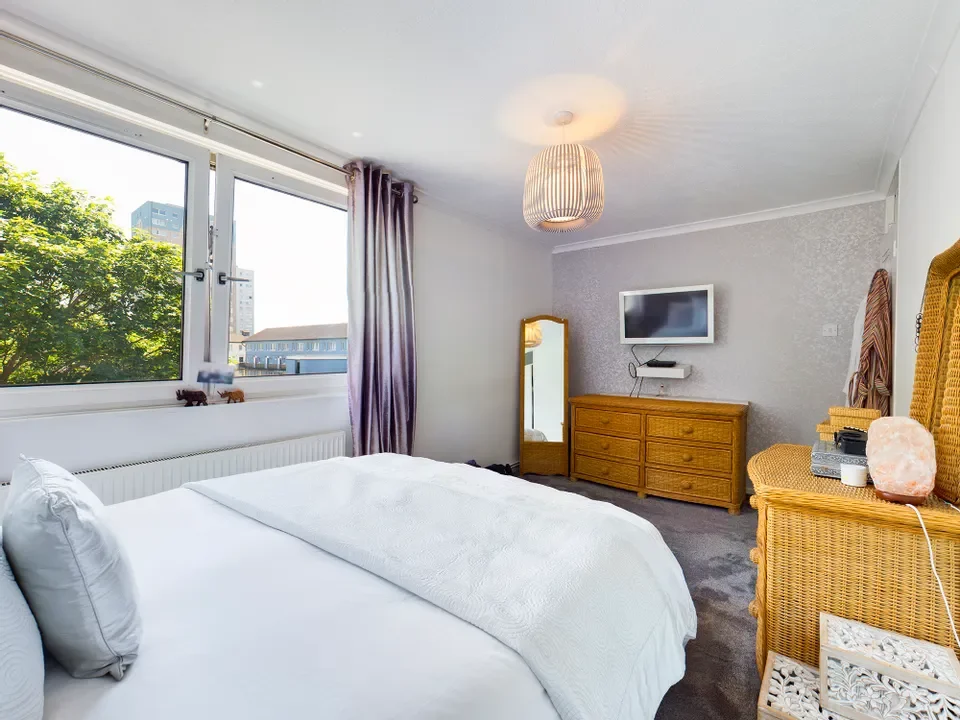Flat Rolt Street in Greater London