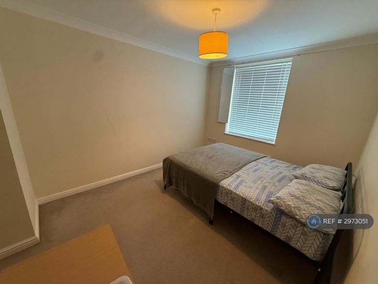 Flat Whippendell Road in Watford