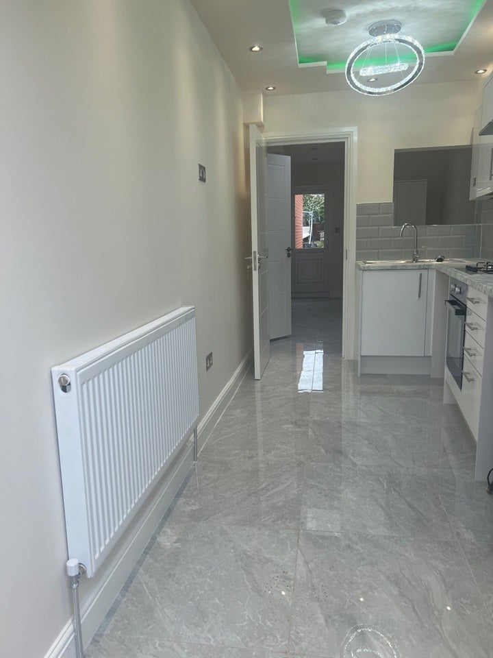 Flat Alwyn Close in Greater London