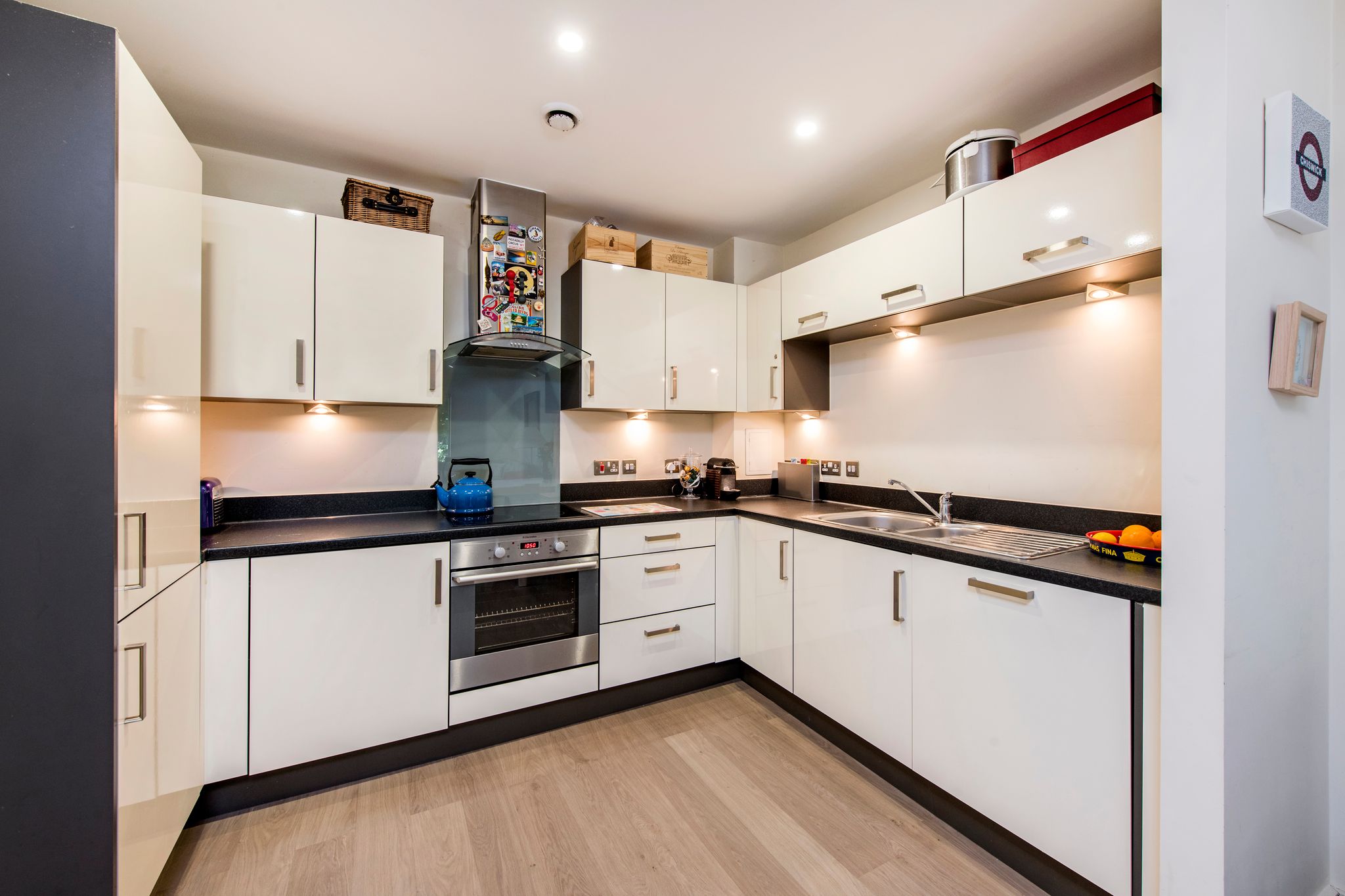 Flat Bollo Lane in Greater London