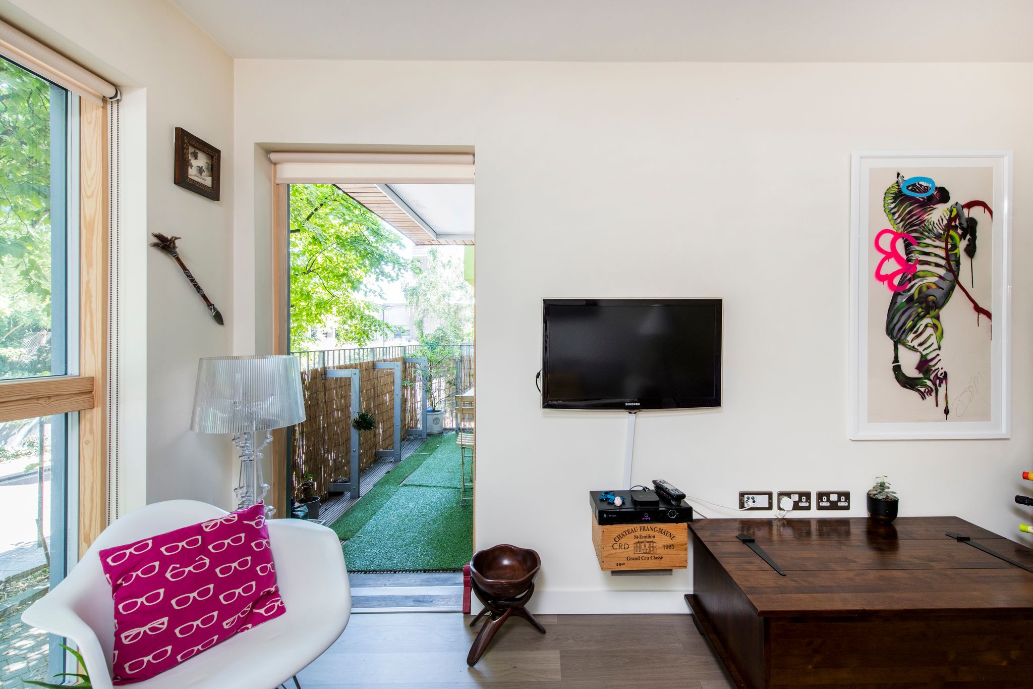 Flat Bollo Lane in Greater London