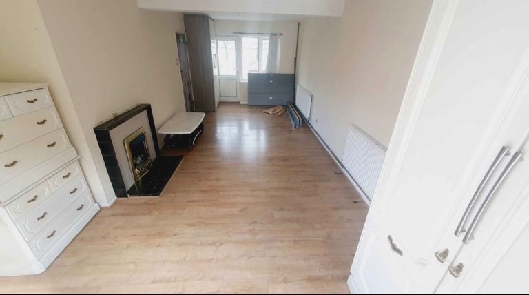 House Scott Close in Greater London