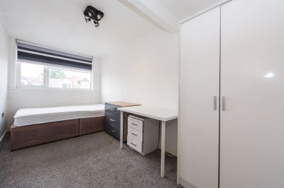 Flat Headingley Mount in Leeds