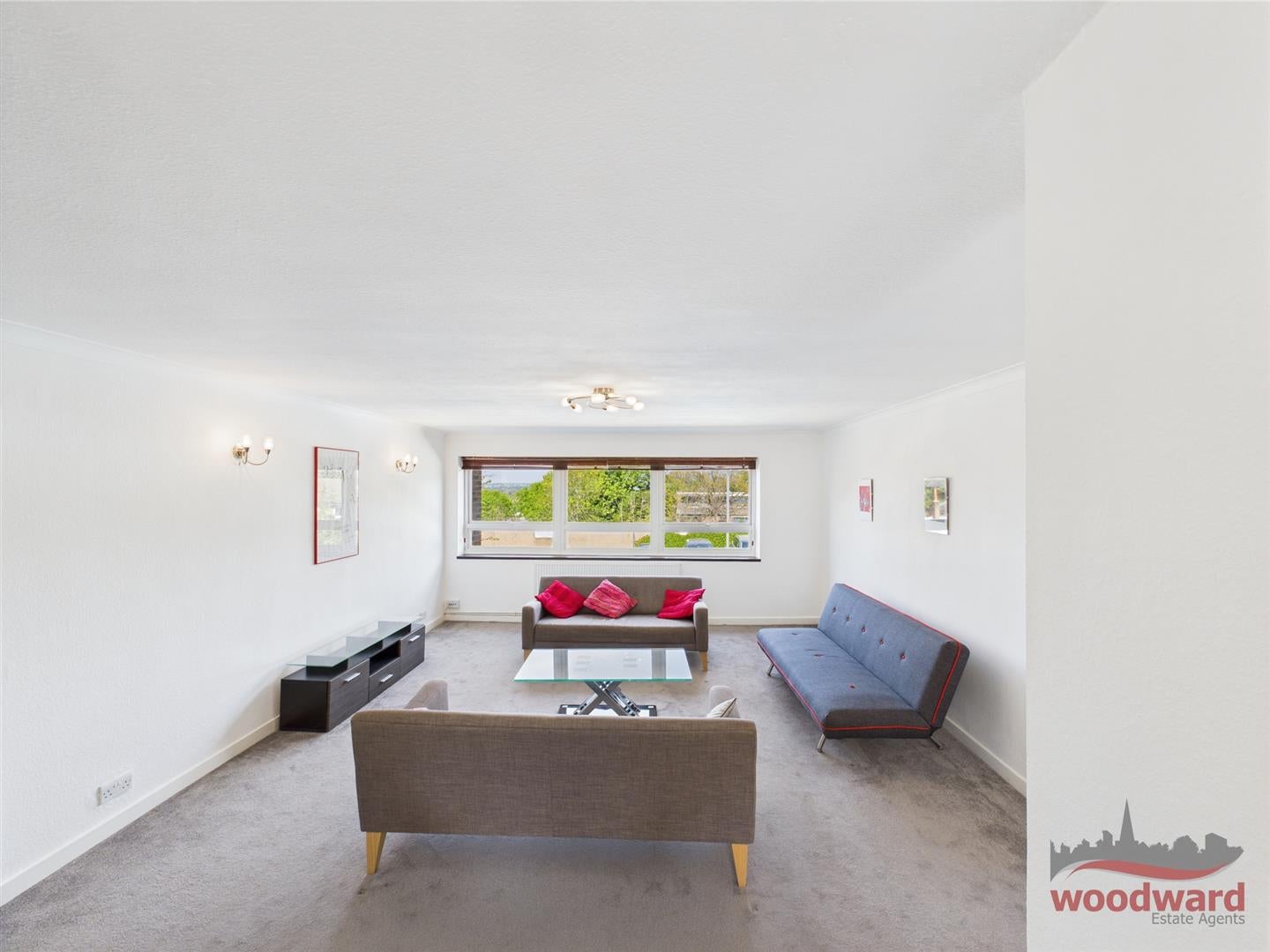 Flat Leigh Court in Greater London