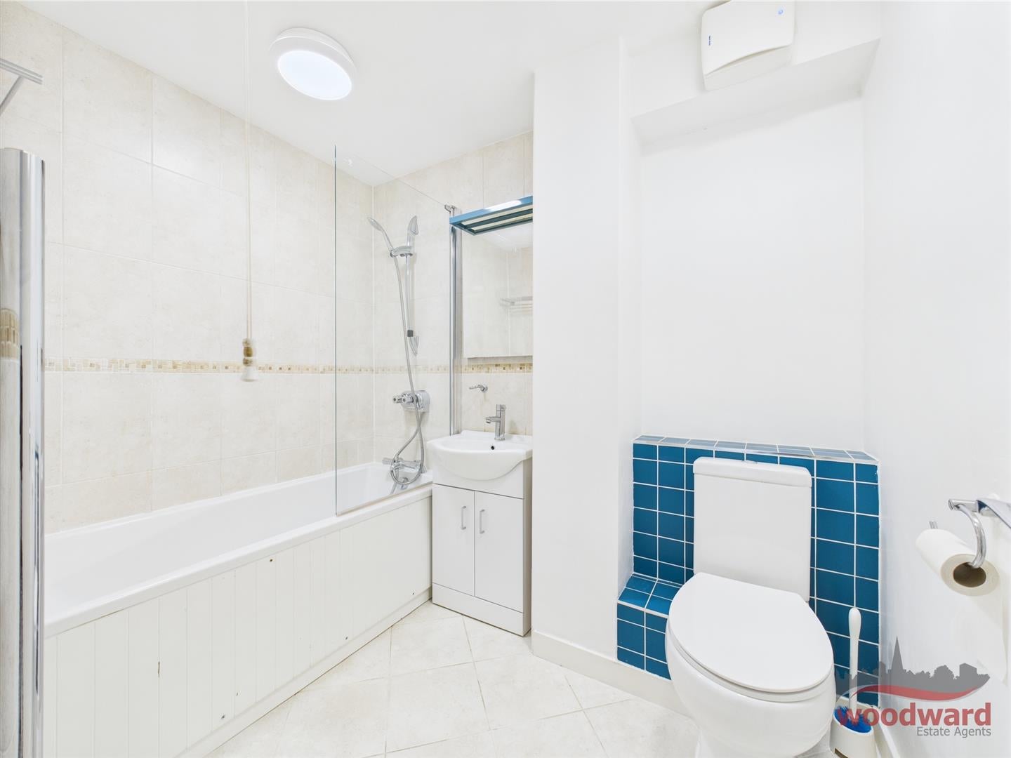 Flat Leigh Court in Greater London