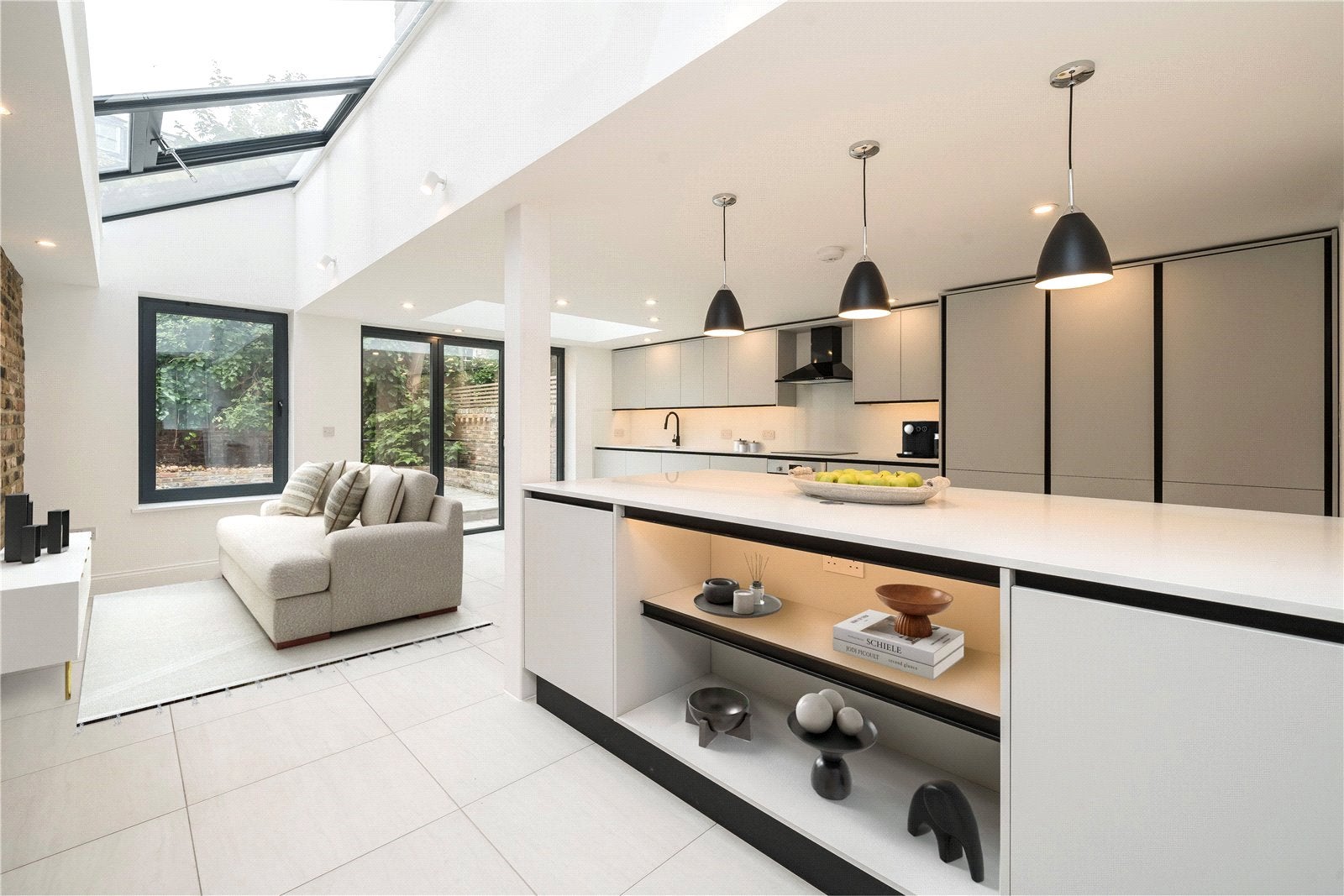 House Batoum Gardens in Greater London