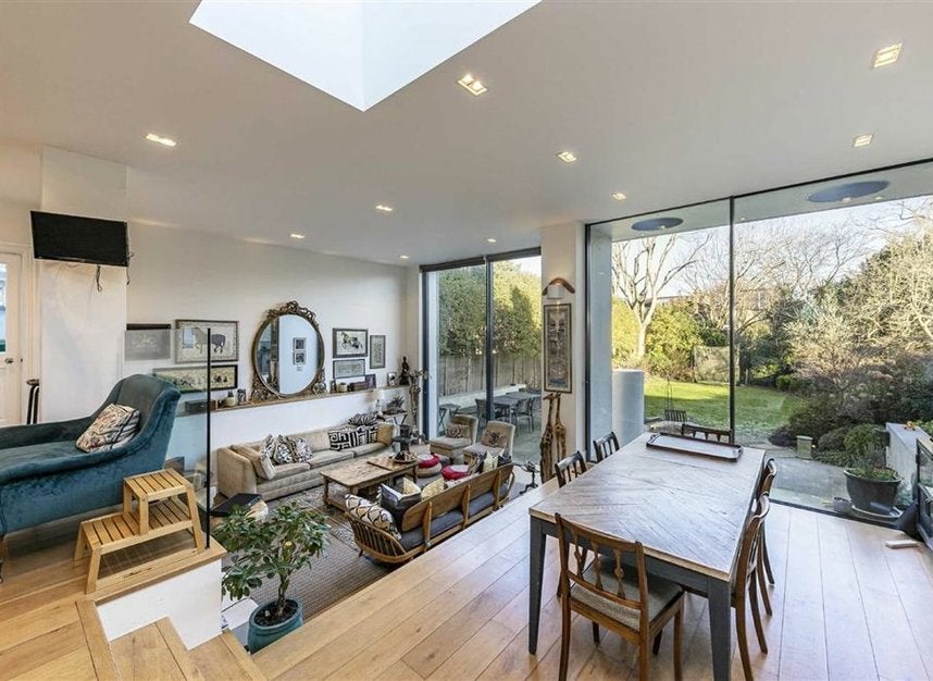 House Kingston Lane in Greater London