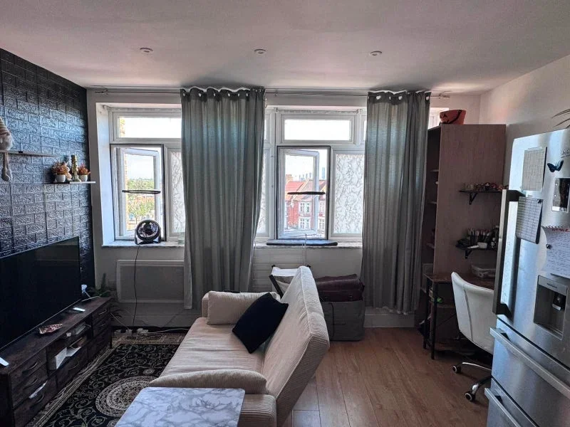 Flat Ecclestone Place in Greater London