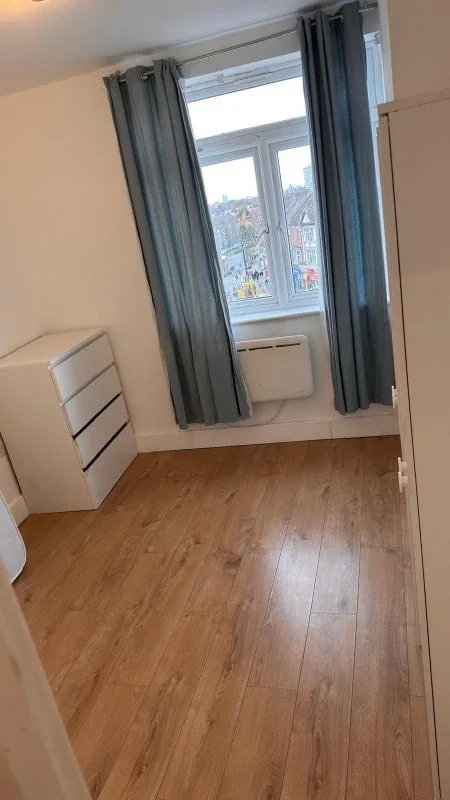 Flat Ecclestone Place in Greater London