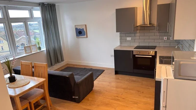 Flat Ecclestone Place in Greater London