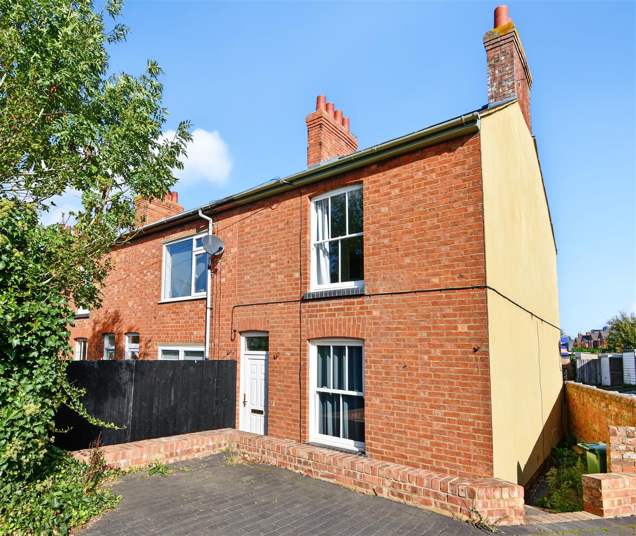 Flat Clarence Road in Milton Keynes