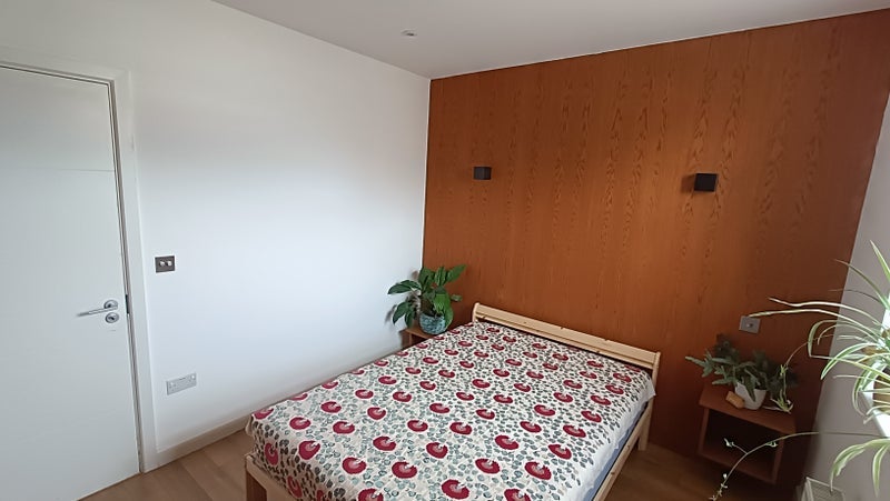 Room Elliott Road in Greater London