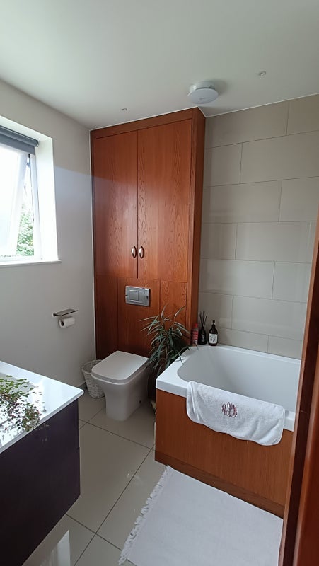 Room Elliott Road in Greater London