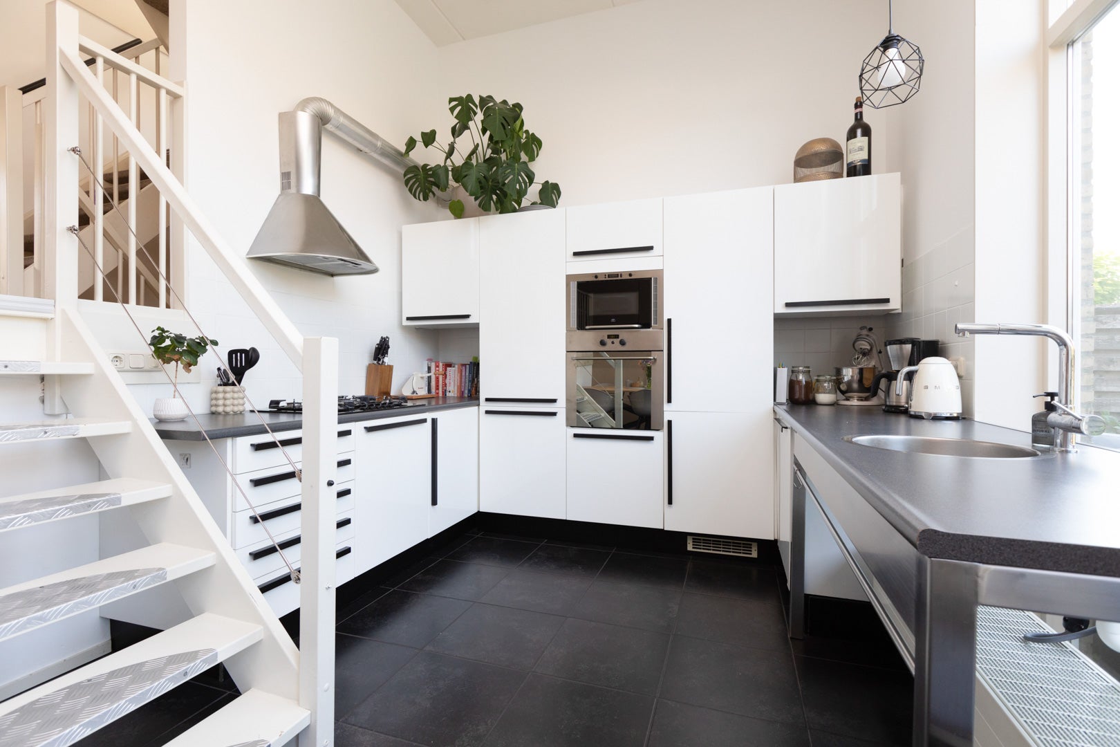 Tussenwoning te koop: Van Hessen Kasselstraat 10, Sneek
