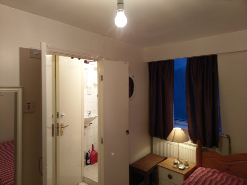 Room Brookhill Road in Greater London