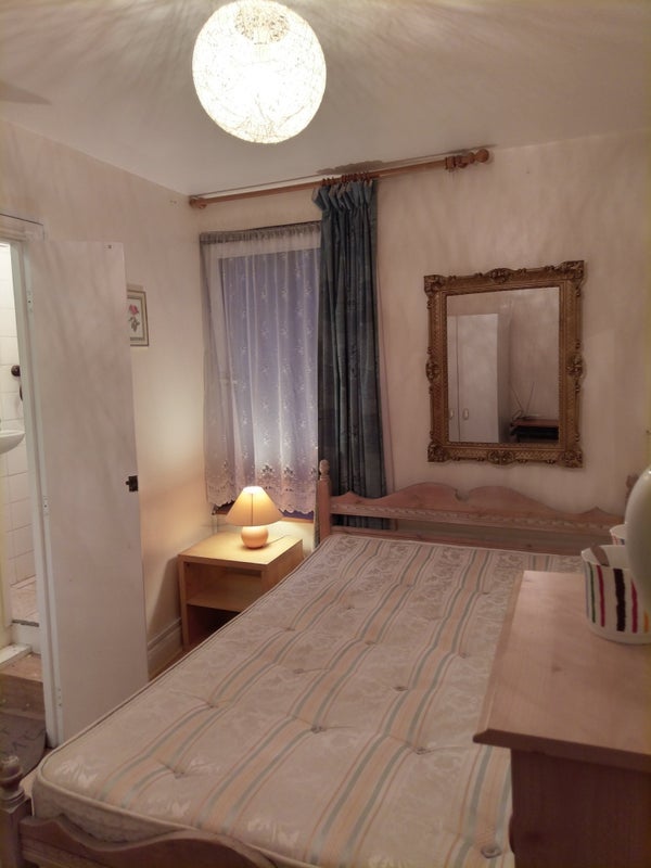 Room Brookhill Road in Greater London