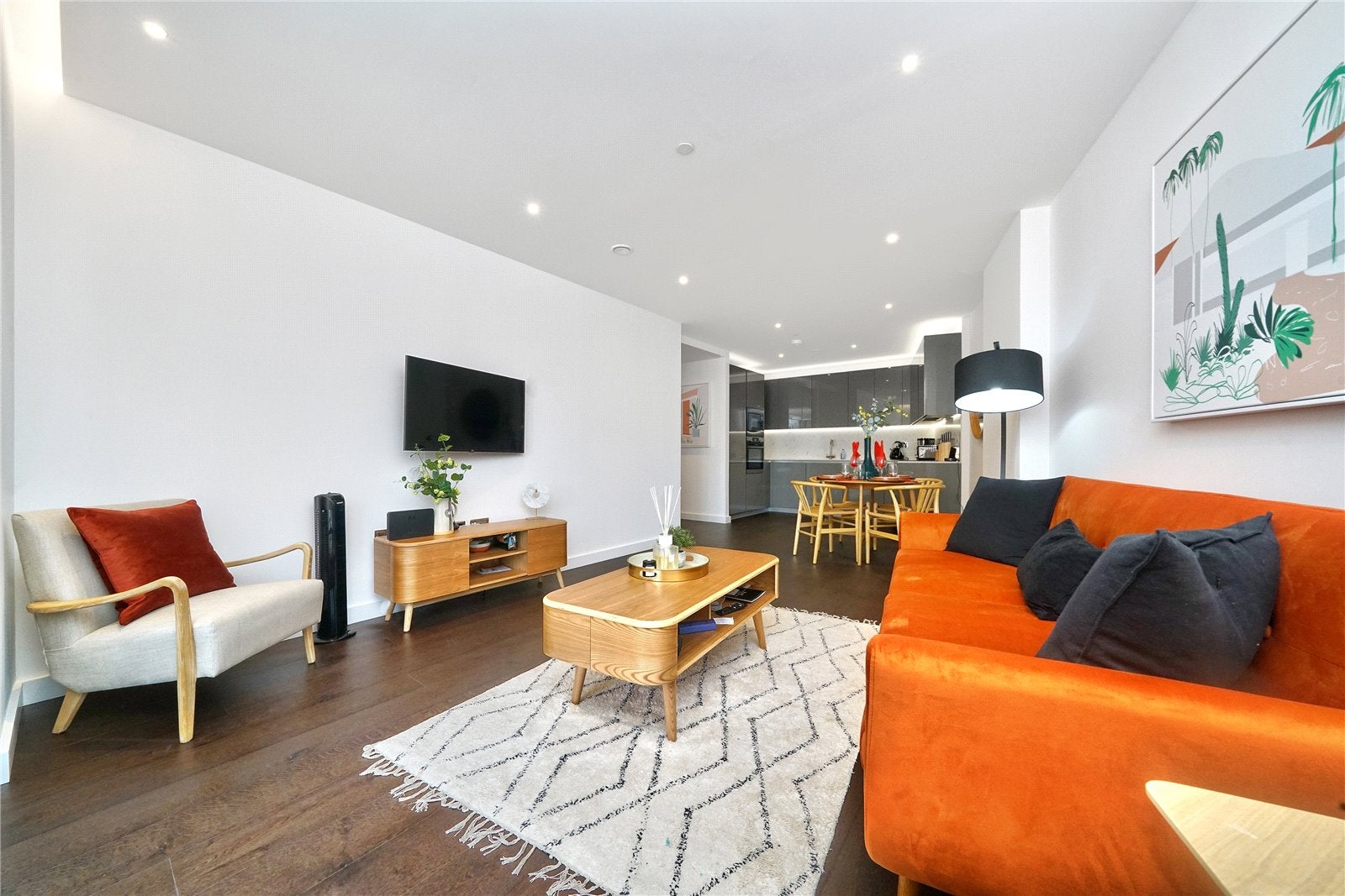 Flat Ponton Road in Greater London
