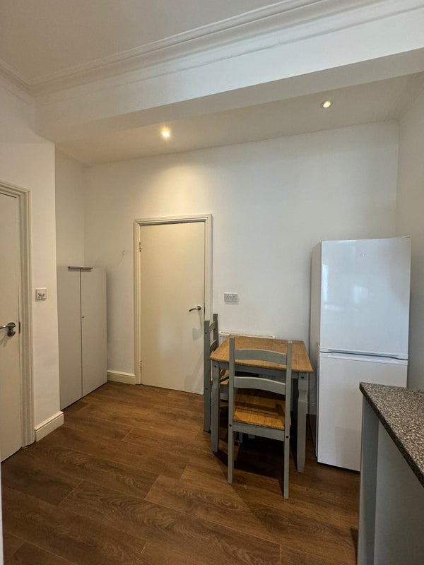 Flat Hertford Road in Greater London