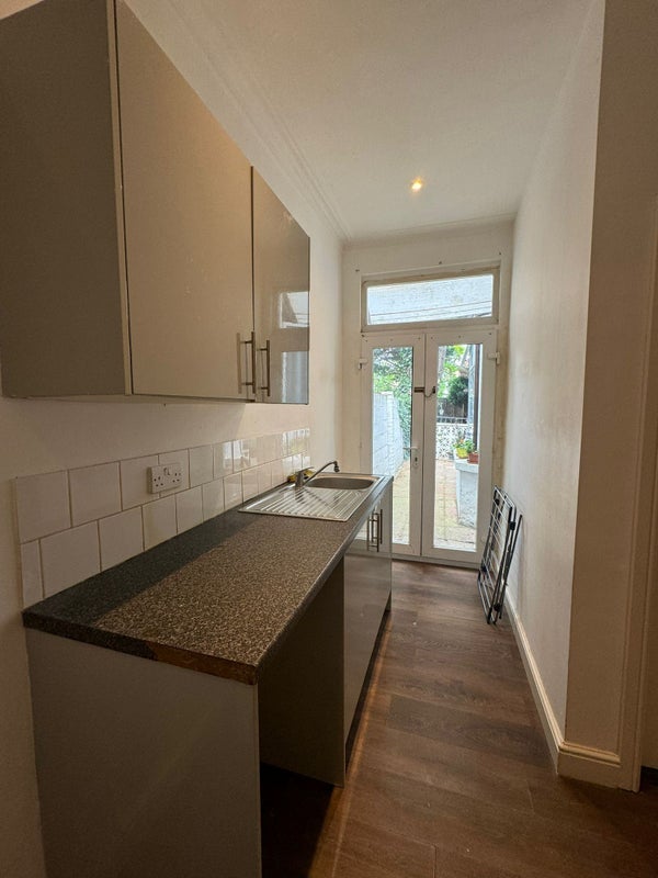 Flat Hertford Road in Greater London