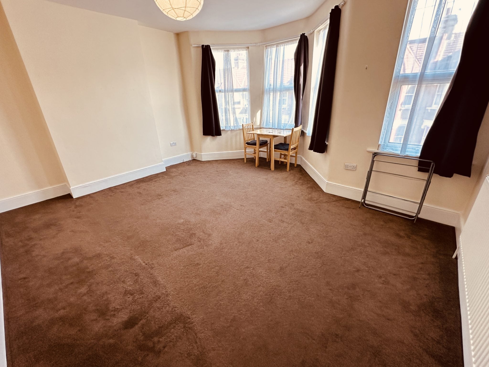 Flat Kirkstall Avenue in Greater London