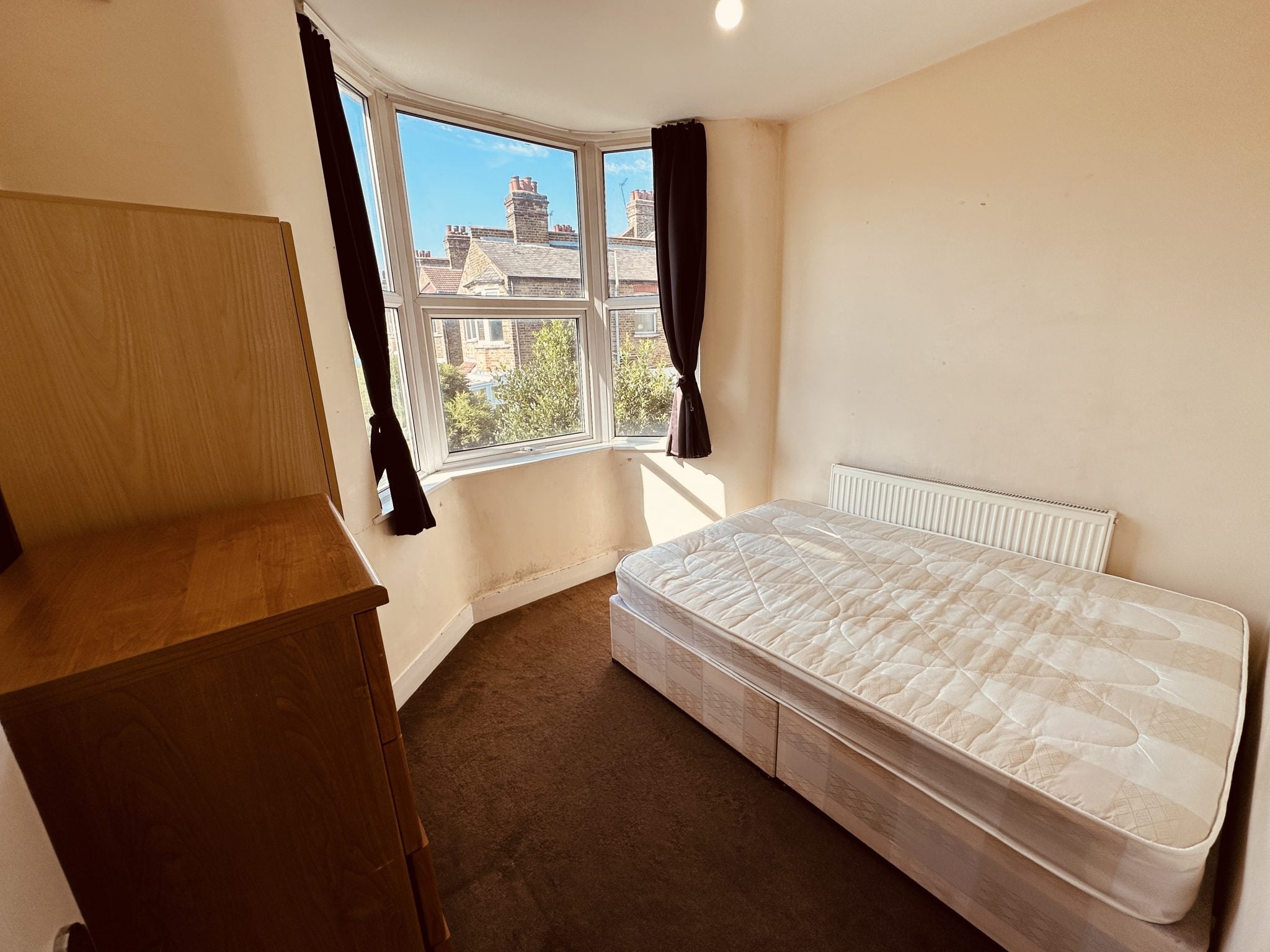 Flat Kirkstall Avenue in Greater London