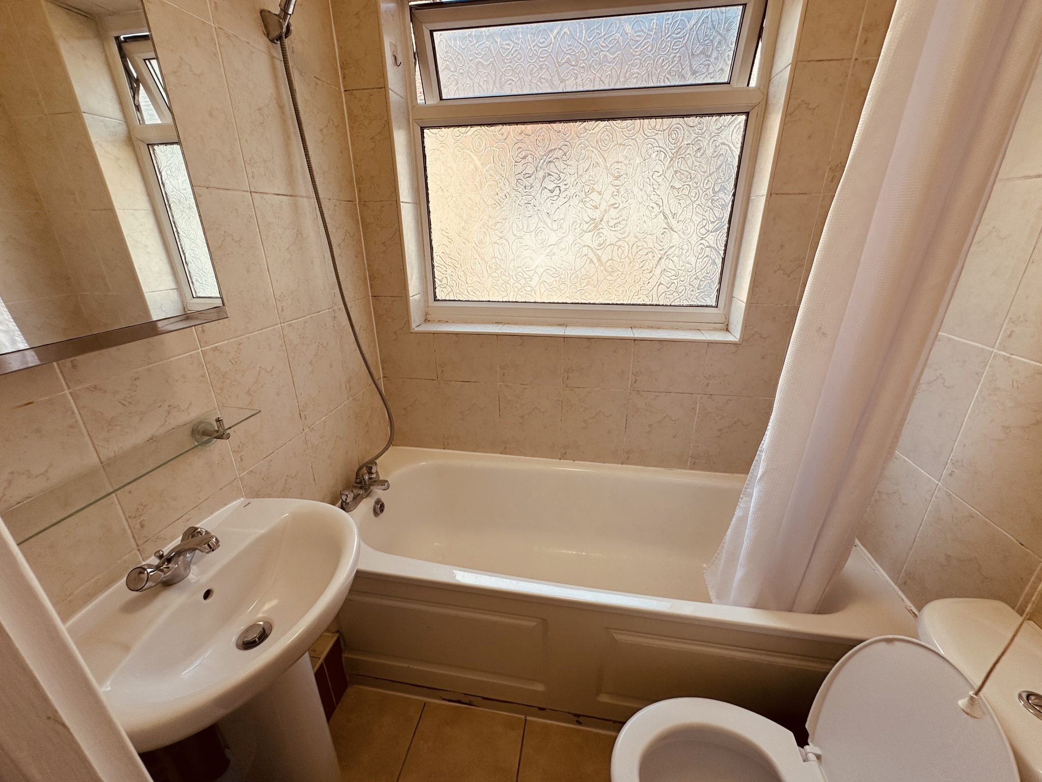 Flat Kirkstall Avenue in Greater London