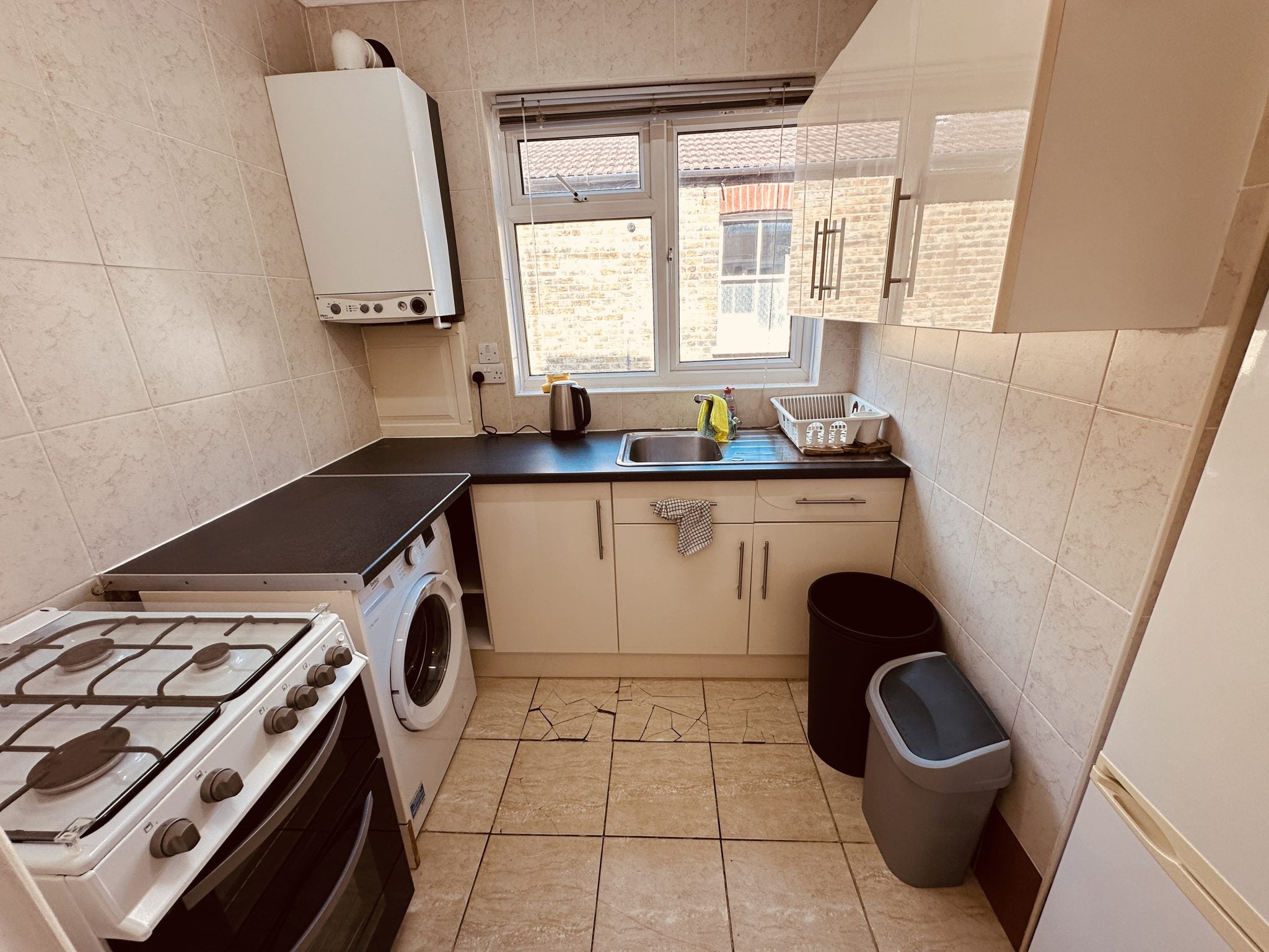 Flat Kirkstall Avenue in Greater London