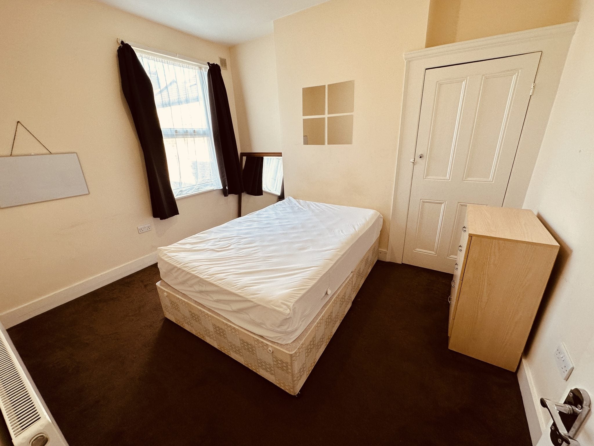 Flat Kirkstall Avenue in Greater London