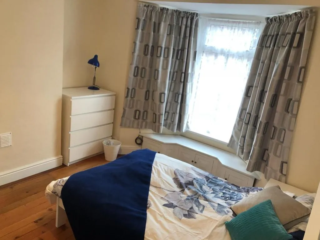 Room Desborough Road in Eastleigh