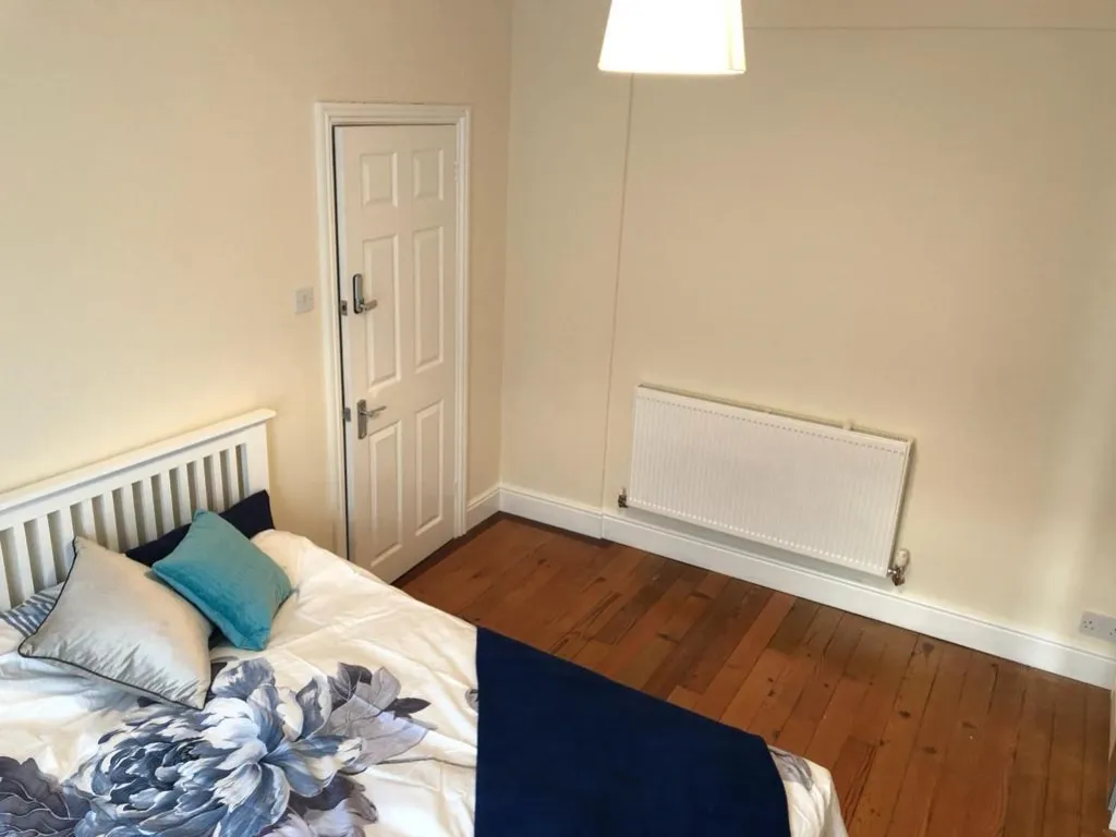 Room Desborough Road in Eastleigh