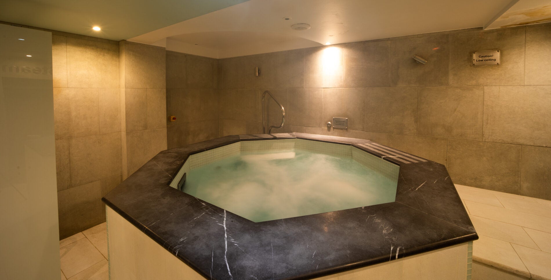 Flat Roland Gardens in Greater London