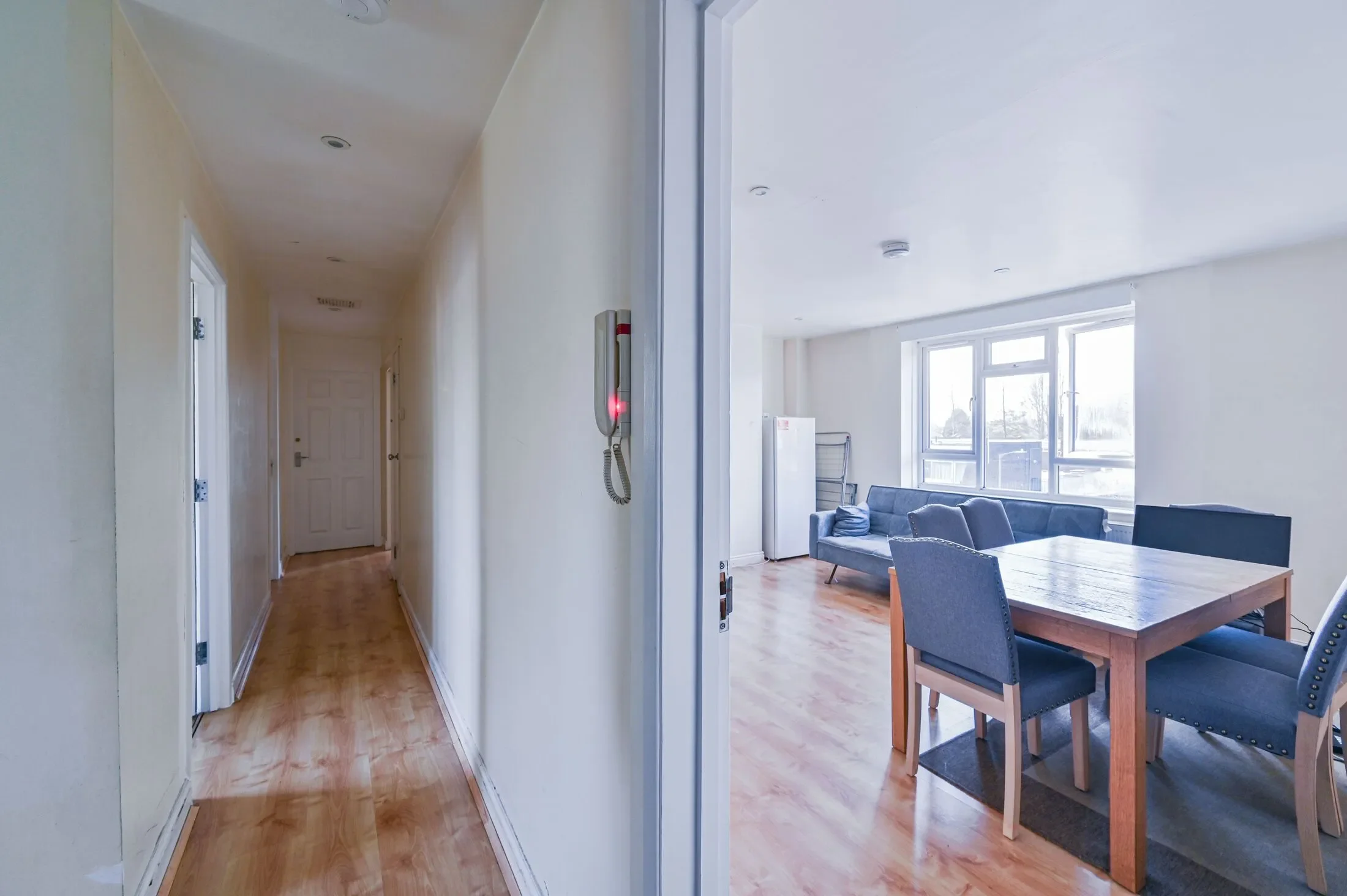 Flat Hazelhurst Road in Greater London