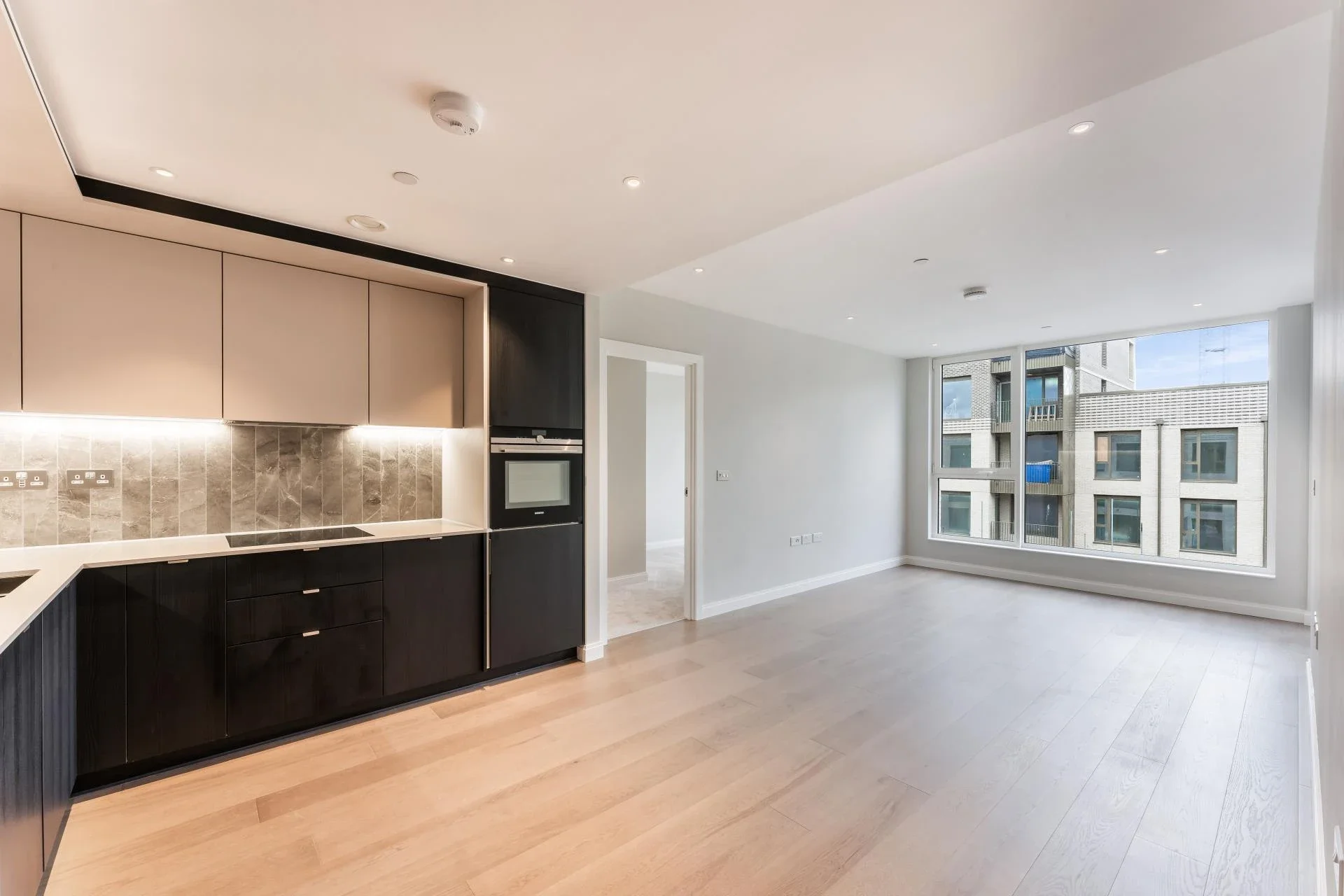 Flat Kennington Lane in Greater London