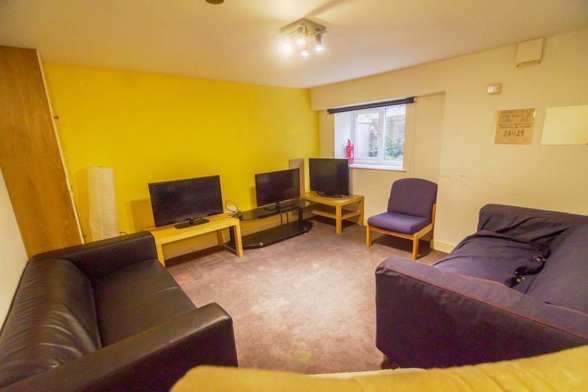 Room Holberry Gardens in Sheffield