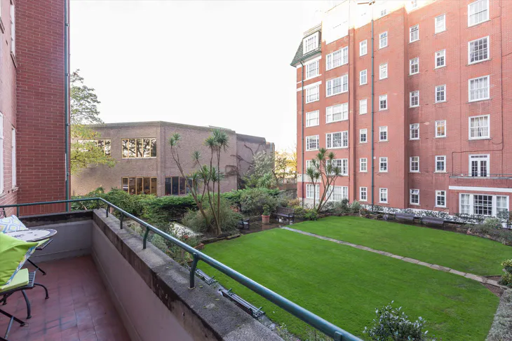 Flat Aspley House Driveway in City of Westminster