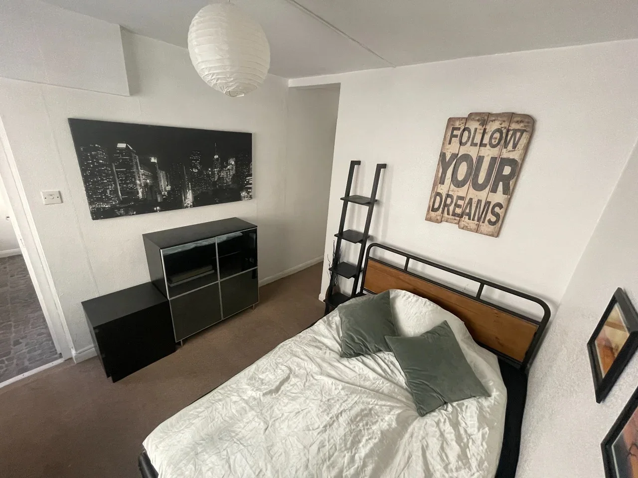 Room Neville Close in Greater London