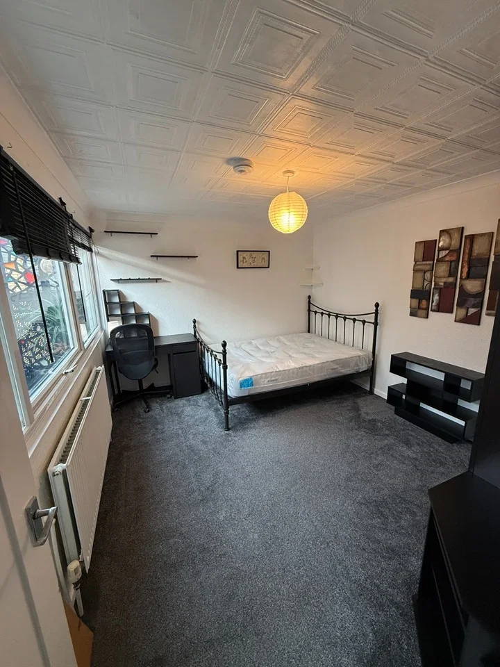 Room Neville Close in Greater London