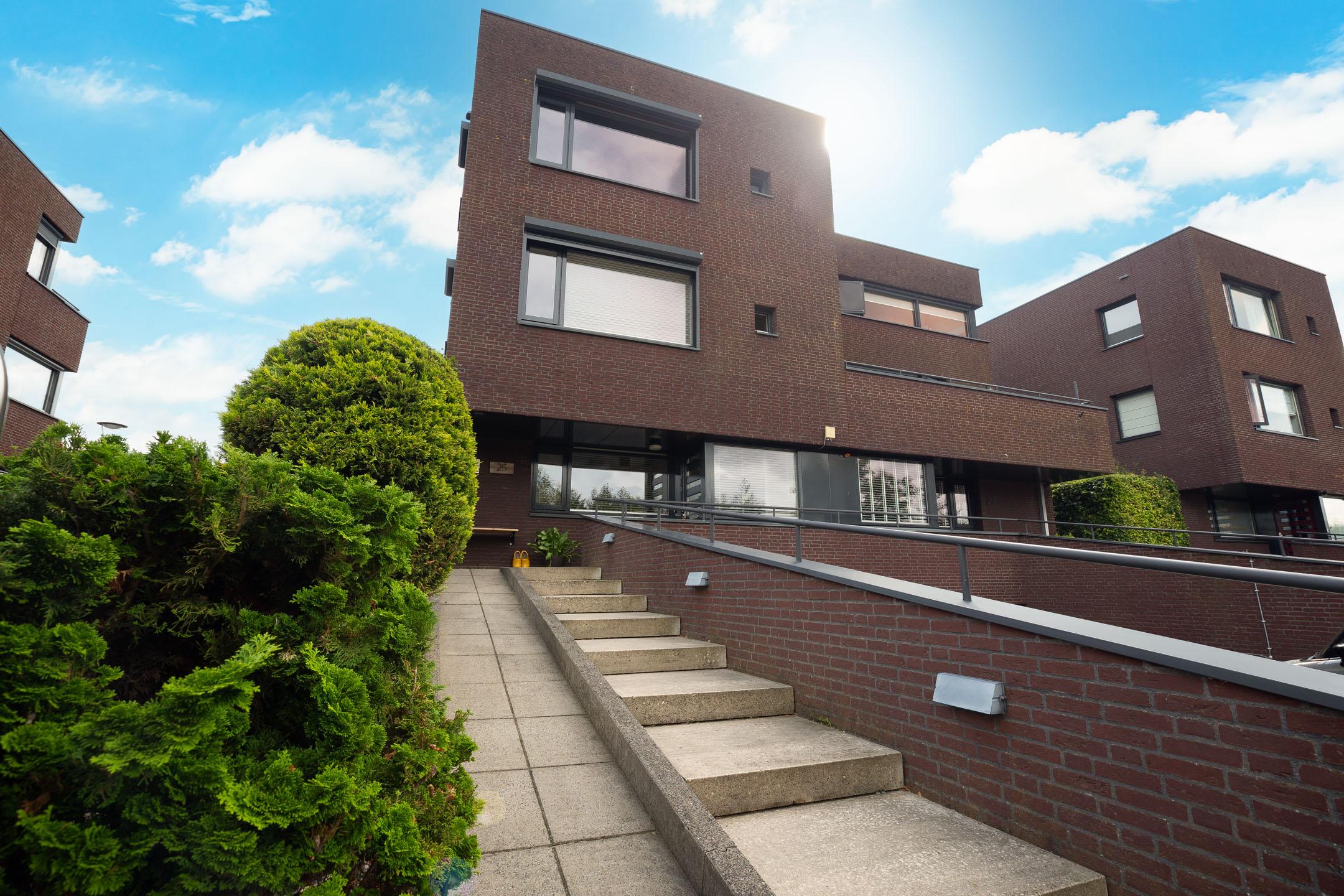 Twee-onder-één-kap te koop: Villa Waterviolier 25, Waalwijk